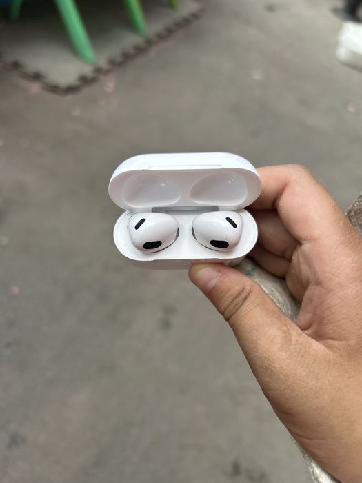 AirPods три новый