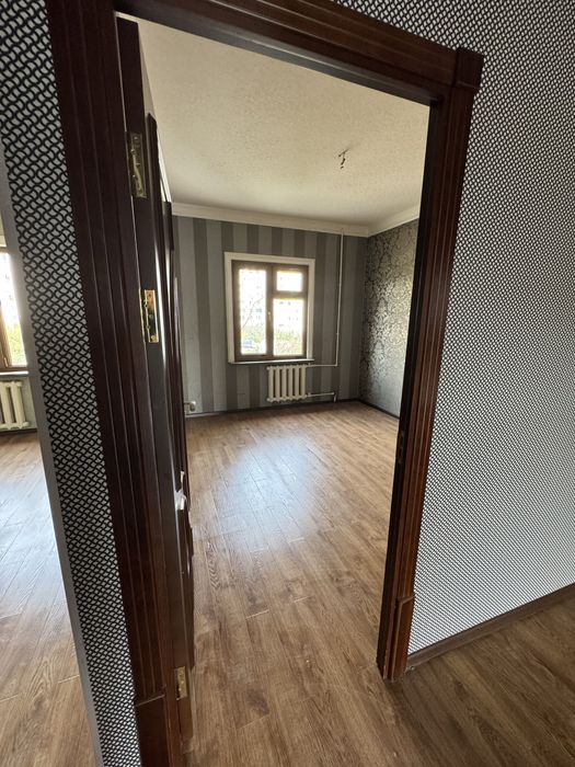 Sergili 7 malika toyxonani orqasida 3 xona yevro remont uy sotiladi sr