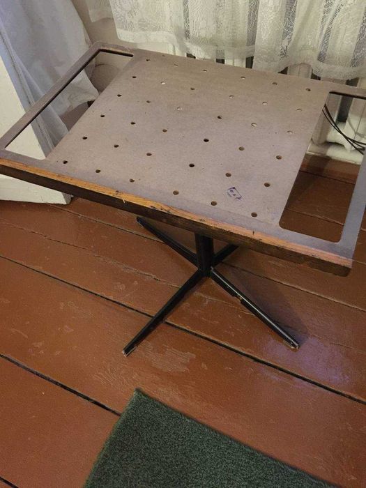 столик-подставка вращающаяся для телевизора 60-х г 20-века