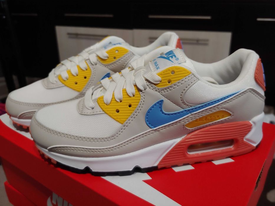 Дамски маратонки Nike W Air Max 90