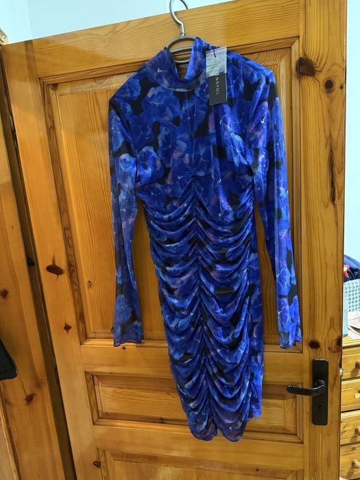 Нова стилна рокля размер M-L