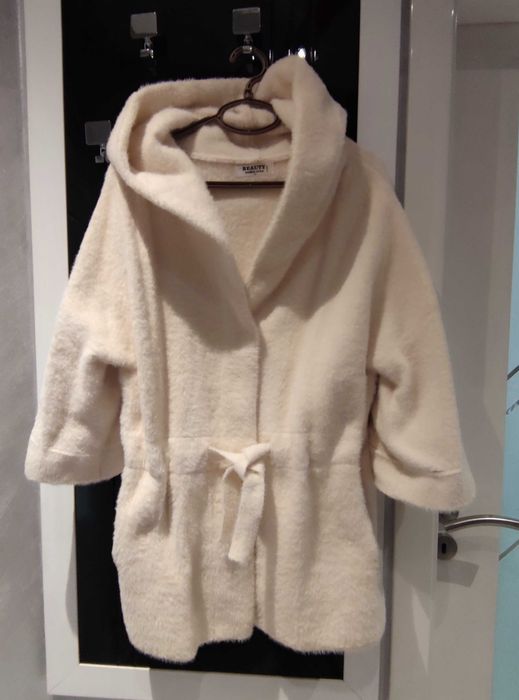 Дамска жилетка, имитация на кашмир в цвят шампанско