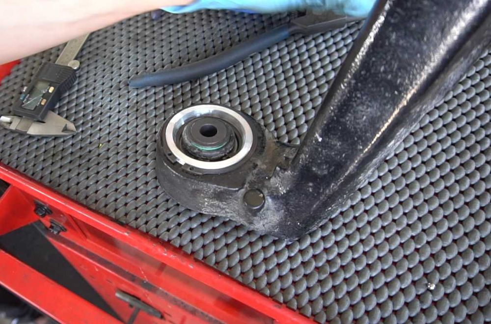 Шарнири Задни Шенкели Е36 Е46