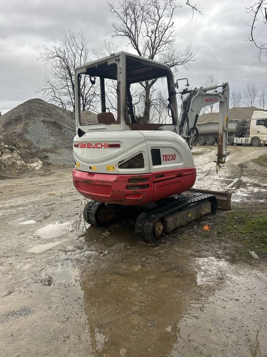 Miniexcavator bobcat takeuchi tb230
