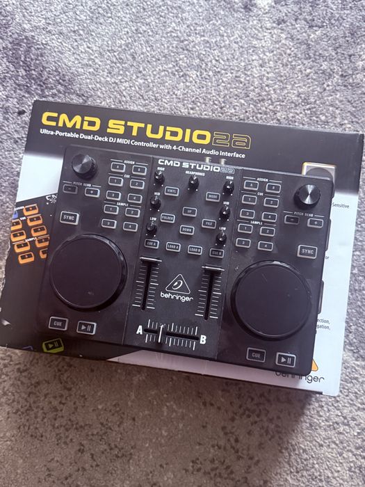 Vand controller DJ Behringer cmd studio 2a