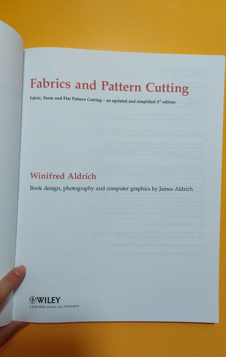 "Fabrics and Pattern Cutting" de Winifred Aldrich