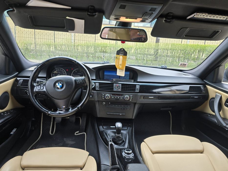 Bmw  e90LCI  anul 2010 pachet M