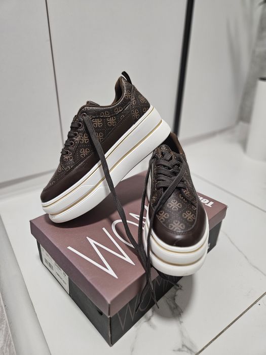 Кожени обувки с връзки