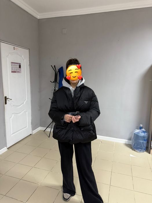 Черная куртка Prada