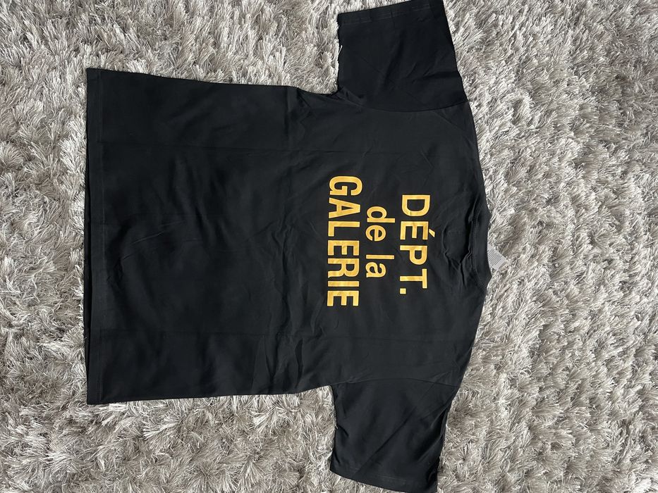 Tricou Gallery Dept