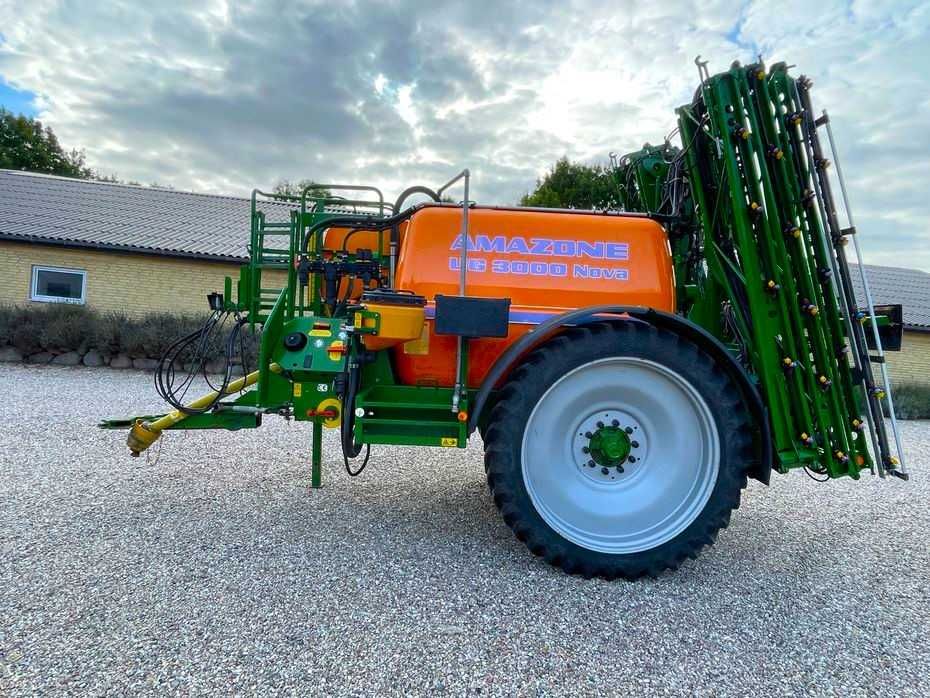Met erbicidat tractat Amazone UG 3000 NOVA cu 24 m an 2020 Hardi Comander Navigator Rau John Deere Case Claas New Holland Same Deutz Fendt Valtra