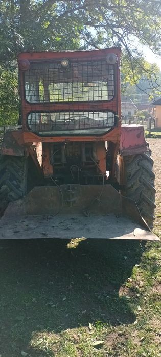Vând tractor forestier U650 cu troliu pe aer doi tamburi