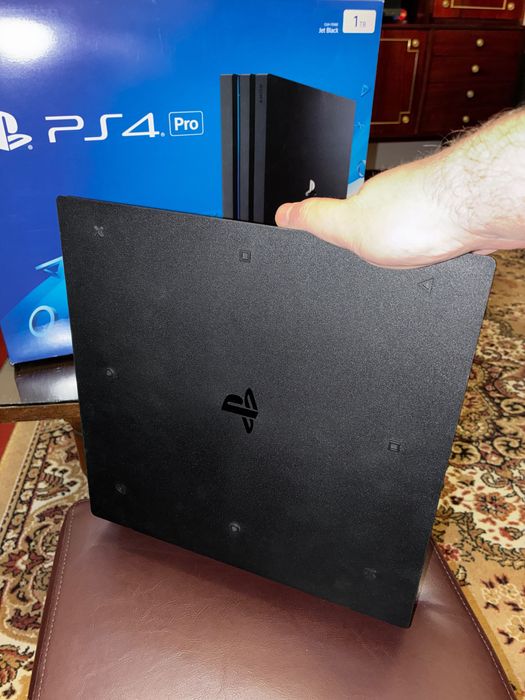 Consola Sony PlayStation 4 Pro + 4 controllere