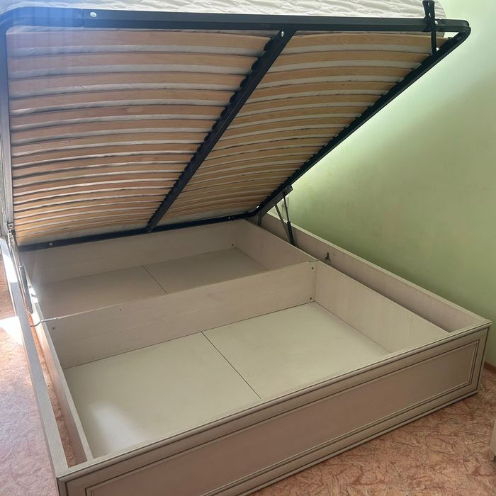 Продам кровать с подъемным механизмом