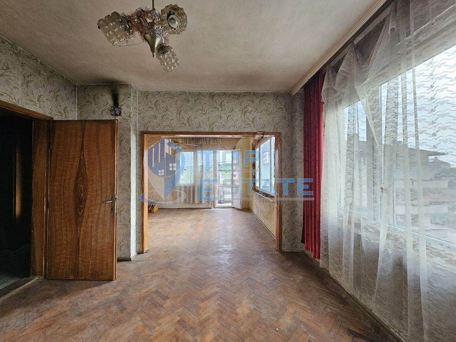 Продава се Четиристаен апартамент в Полски Тръмбеш - 142 кв.м за 293 €/кв.м - Снимка #2