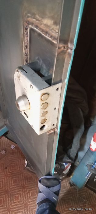 Продам сейф большой тяжелый