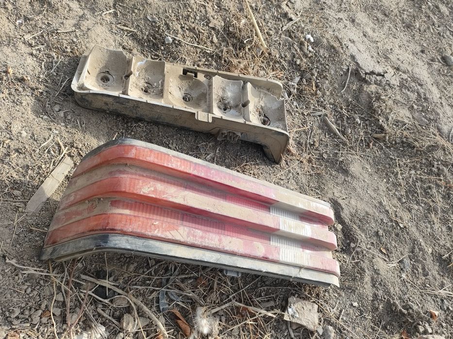 Задний плафон правый 190 мерс