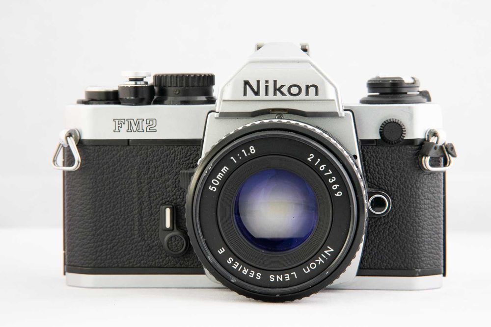 Aparat film Nikon FM2n cu obiectiv Nikon 50mm 1.8 in stare foarte buna