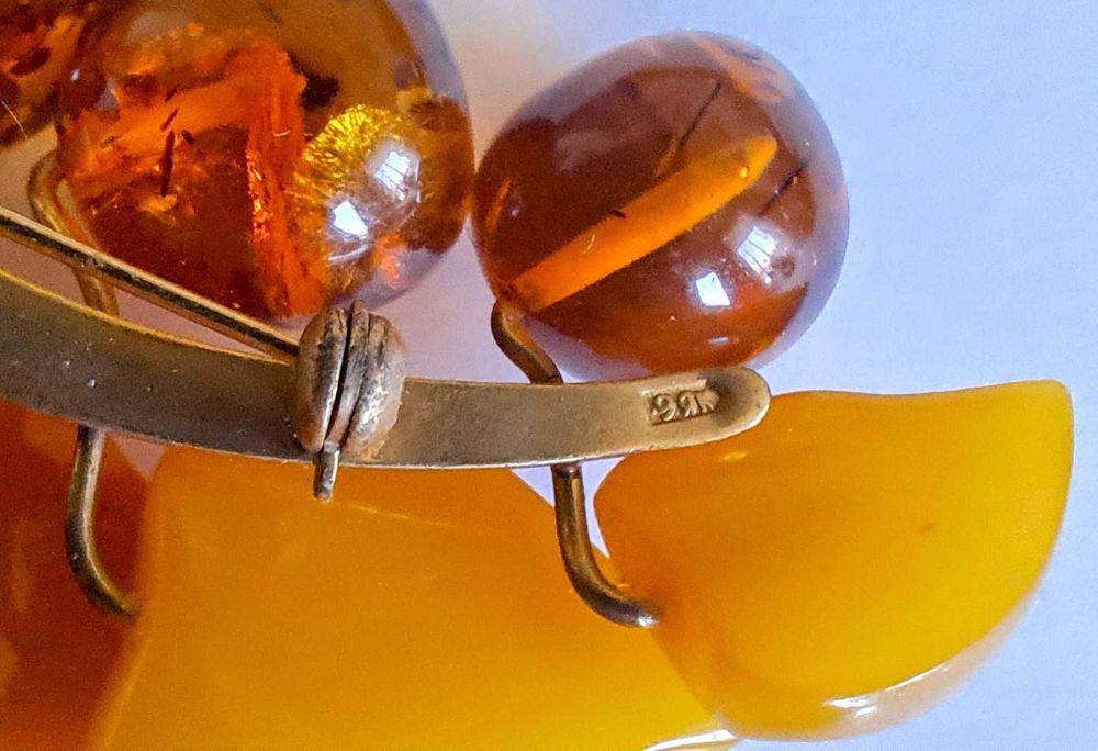 Винтидж брошки от балтийски кехлибар 9ЯК - цени в описанието