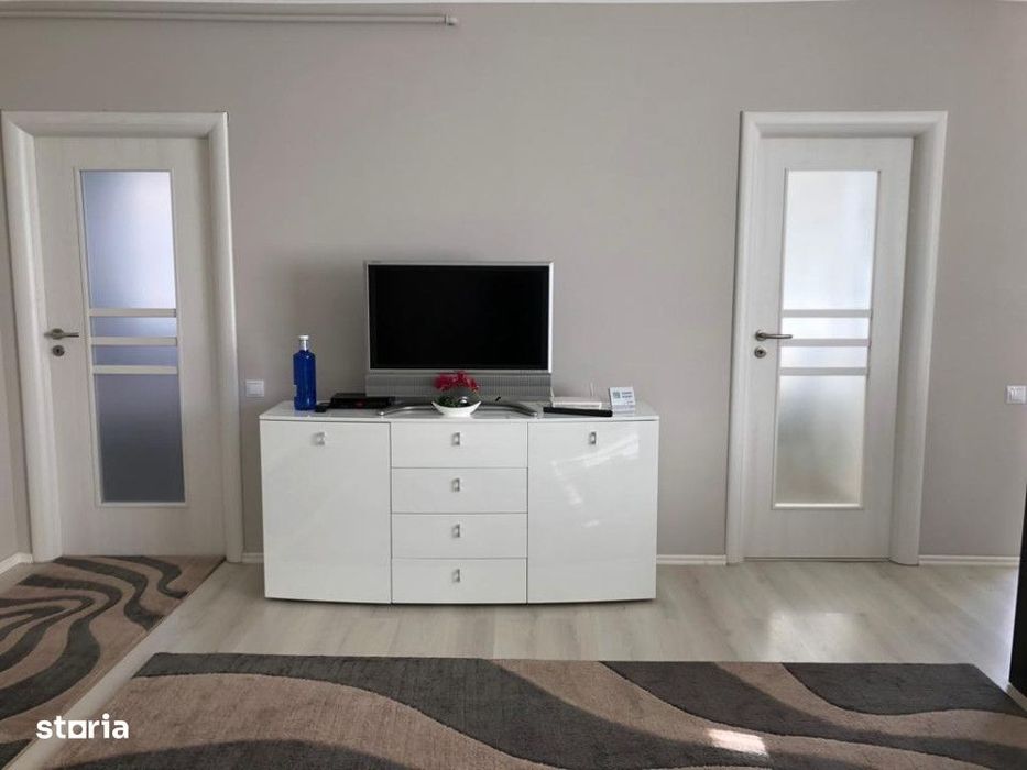 Apartament de 3 camere,60 mp,2 parcari, zona Vivo
