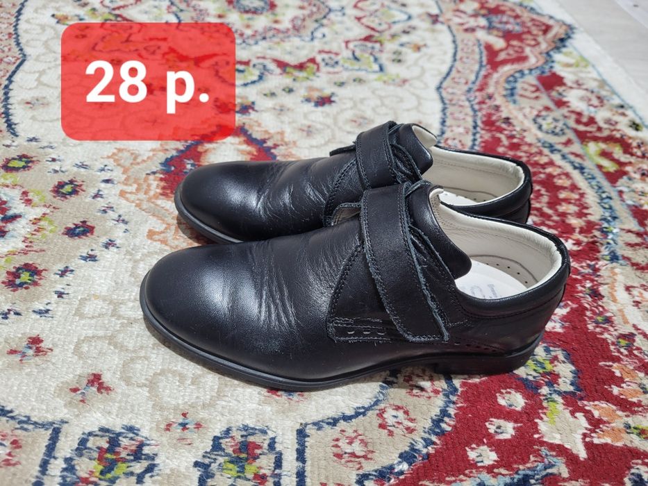 Продам детскую обувь в школу