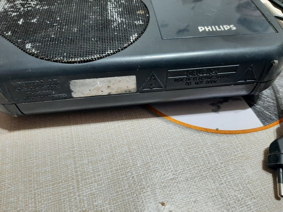 Vând radio second-hand