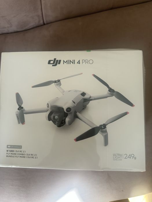 DJI Mini 4 Pro Fly More Combo RC2 4K