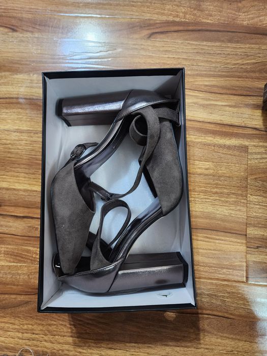 Туфли  янги,пошнаси 12 см. Балотовый рангда.