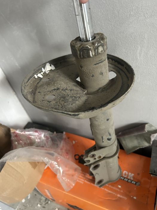 Стойки передние б/у Камри 40