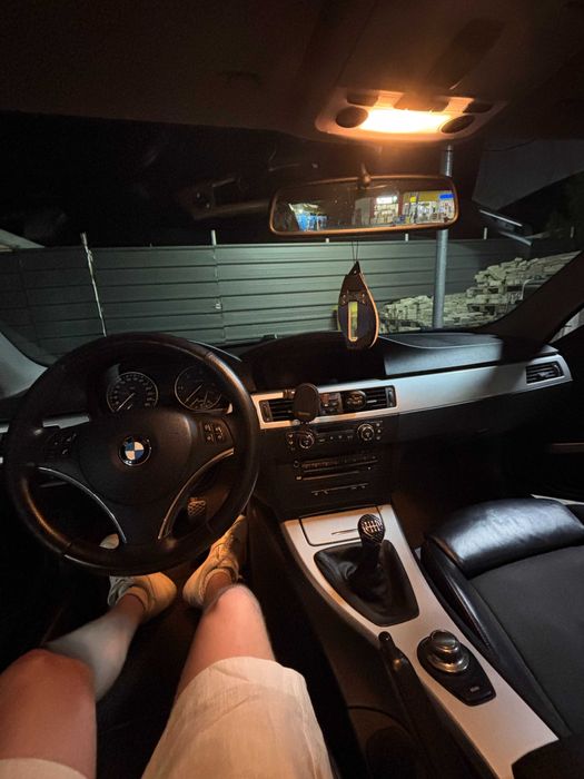 BMW E92 Coupe 320d 177cp • Navi Mare • Trapa • Încălzire scaune