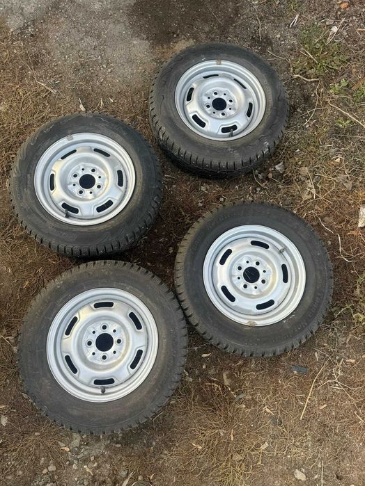 Зимние шины 175/70/R13 c дисками 4*98