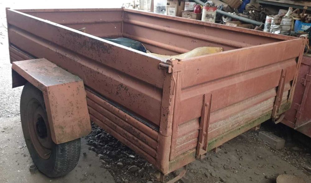 Remorca tractor cu o axa