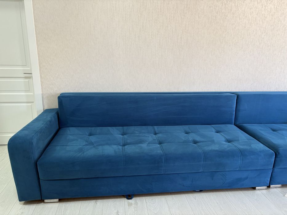 Диван 4 метровый срочно продам