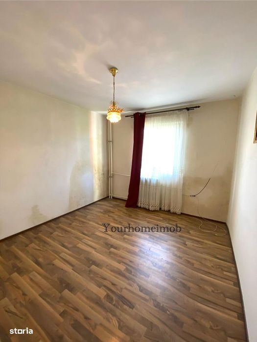 Apartament 3 camere semidecomandat, Craiovița Nouă – Zona Materna 3/10