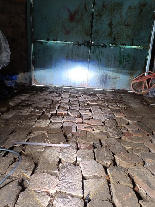 Би лед сатылады.