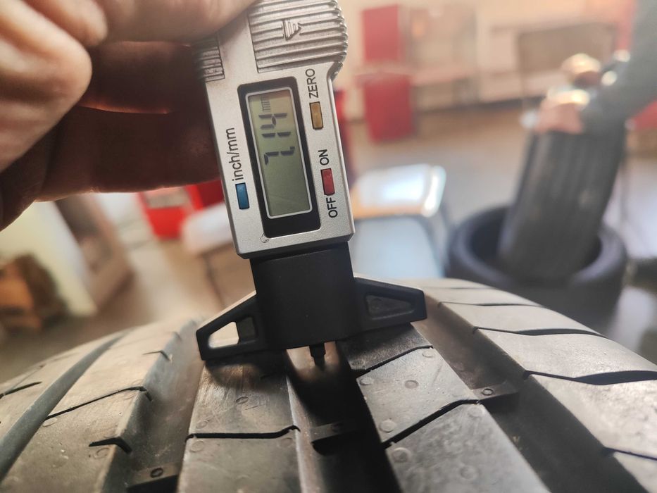 2бр. летни гуми 225/40/19 Pirelli