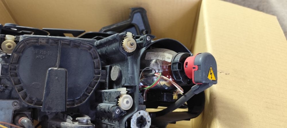 Фарове HELLA  за VW Passat B 5.5 (00+05г.)