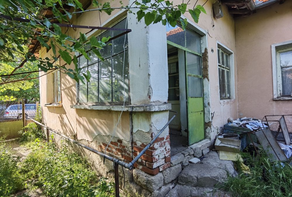 Продавам къща село Якимово