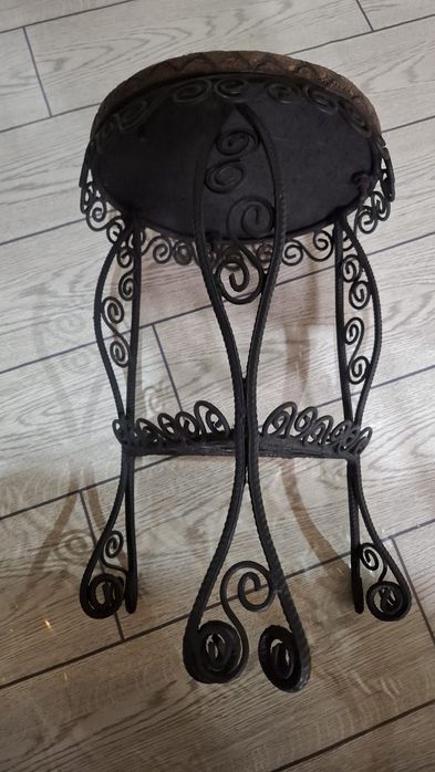 Măsuță stil noptieră de pat