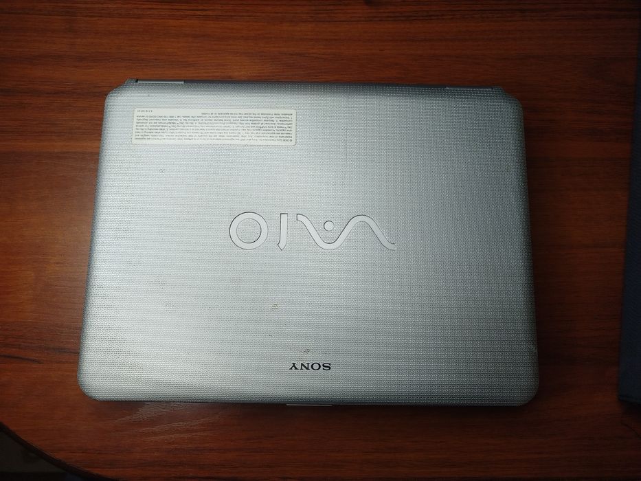 Продается японский ноутбук Sony Vaio Dual Core 3/320Gb состояниеси зор