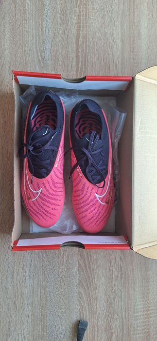 Футбольные бутсы Nike phantom