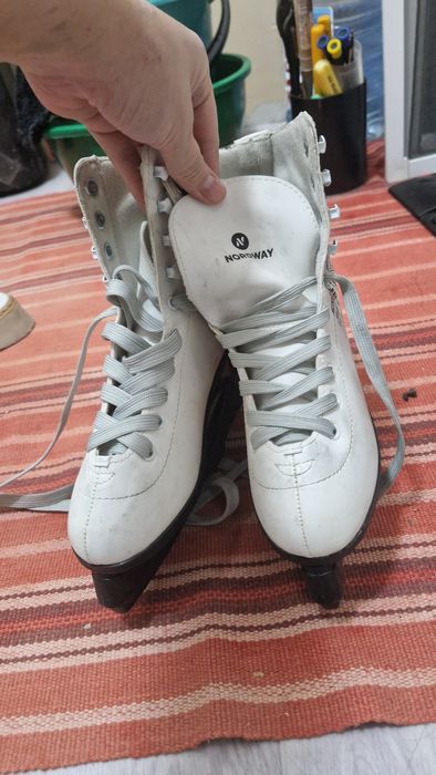 Продам коньки на девочку