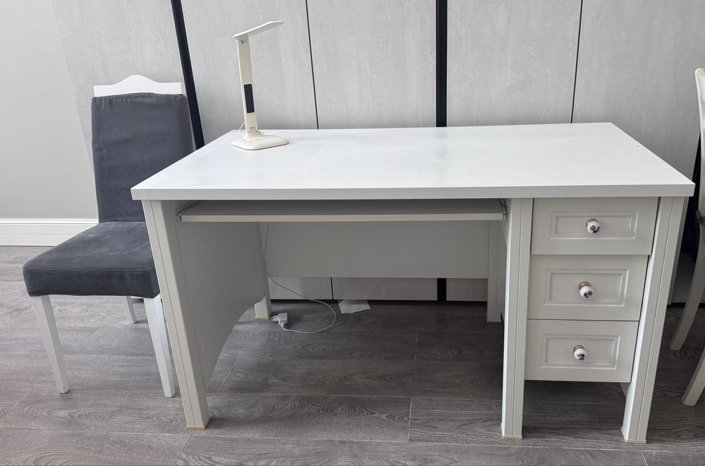 Письменный стол и стул