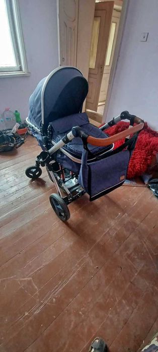 Количка с чанта.