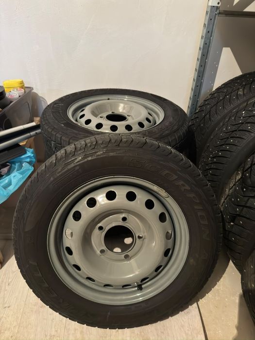Комплект резины Pirelli с дисками на Ниву