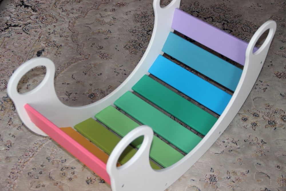 Деревянная качалка радуга