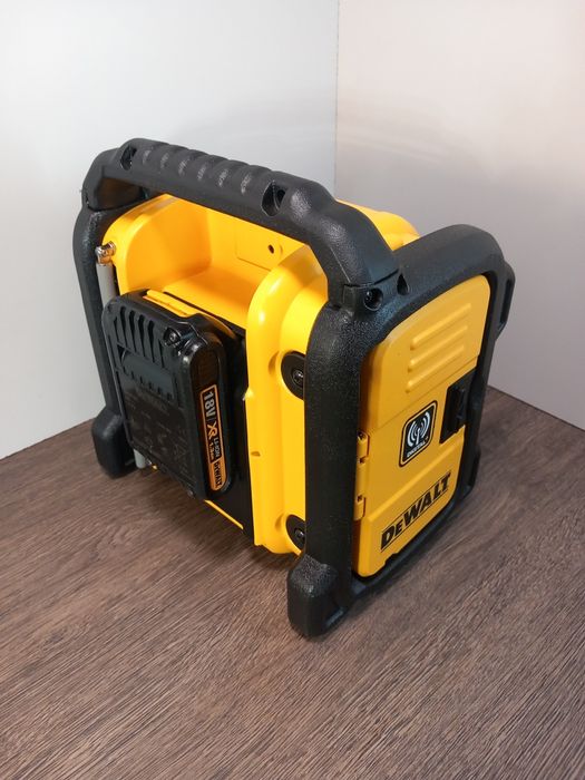 Vând boxă portabilă de șantier Dewalt