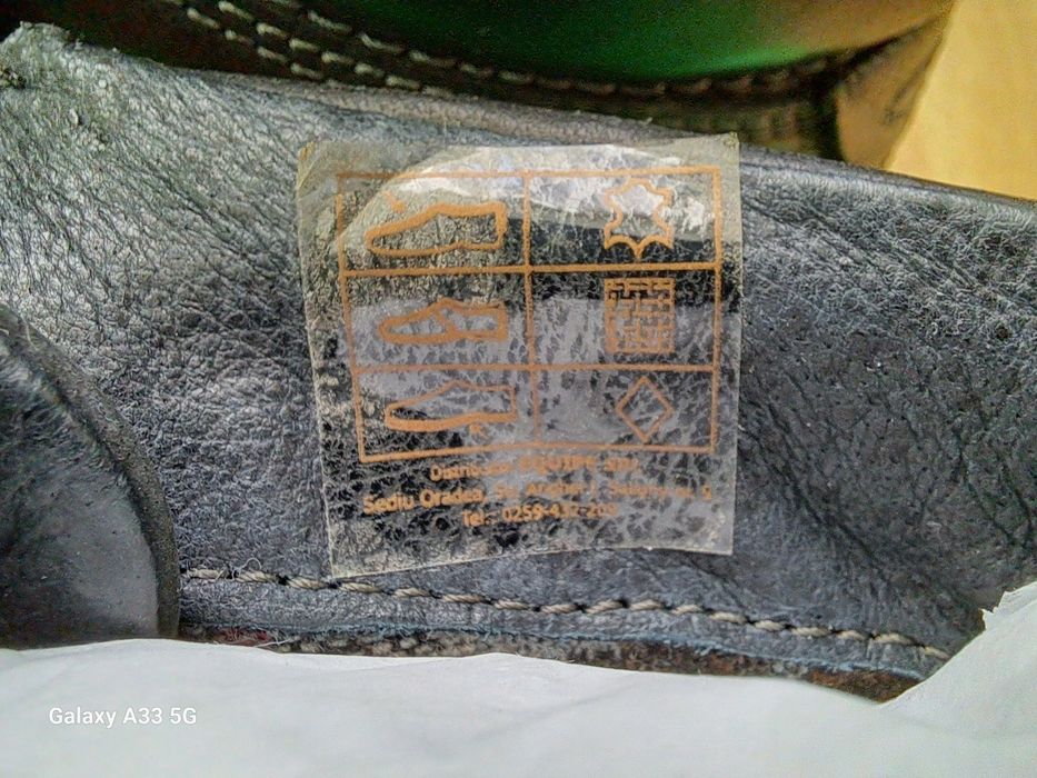 Vând bocanci din piele naturală pentru bărbați. 
Brand: Marco Santini.