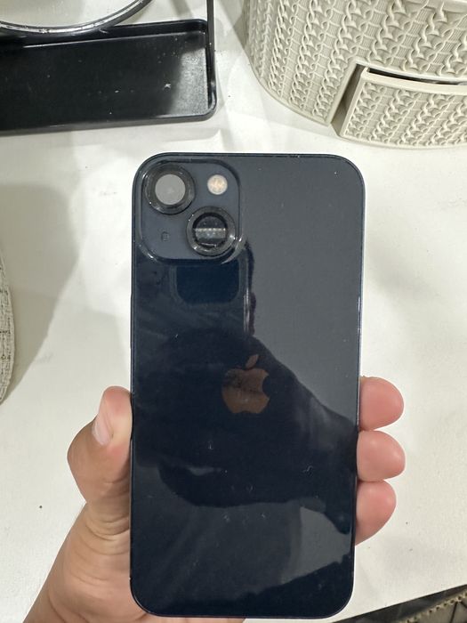 Продам Iphone 13