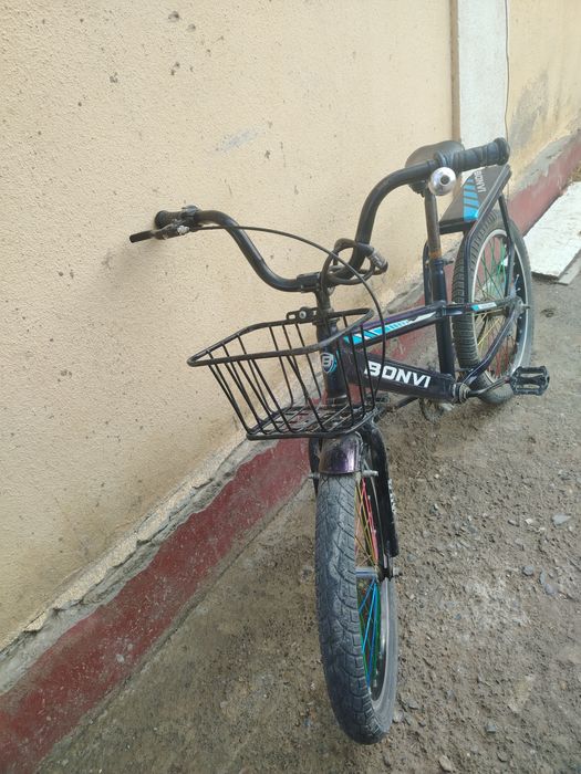 Vilasafet sotiladi   700.000